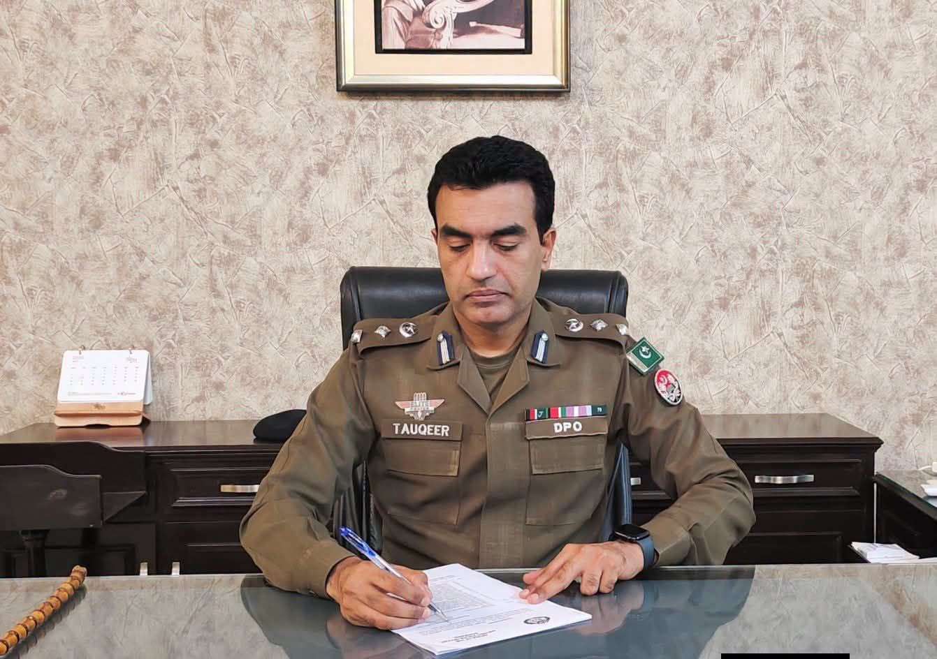 ڈی پی او سرگودہا کی تھانہ پھلروان میں سنگین نوعیت کے مقدمات کے مدعیان سے ملاقات،افسران کو تفتیش جلد مکمل کرنے کی ہدایت