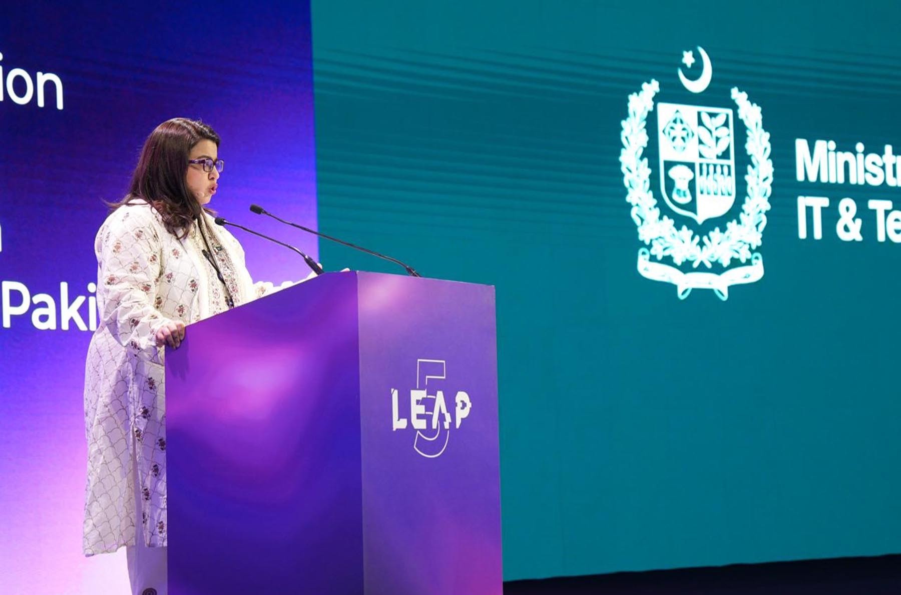 وفاقی وزیر شزہ فاطمہ خواجہ کی لیپ 2026 کے موقع پر سعودی ڈیٹا اینڈ آرٹیفیشل انٹیلی جنس اتھارٹی کے صدر عبداللہ بن شرف الغامدی سے ملاقات