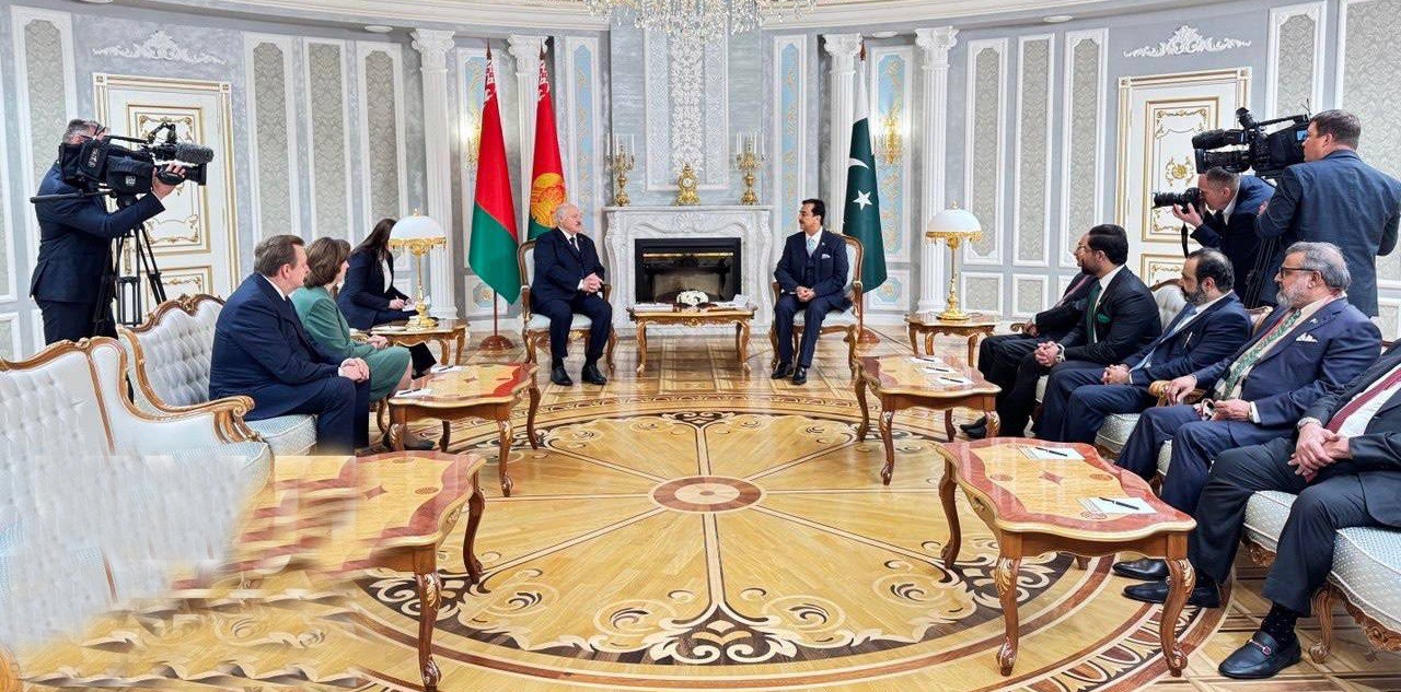 چیئرمین سینیٹ سید یوسف رضا گیلانی کی صدر بیلاروس الیگزینڈر لوکاشینکو سے ملاقات، دوطرفہ تعاون کے فروغ پر تبادلہ خیال