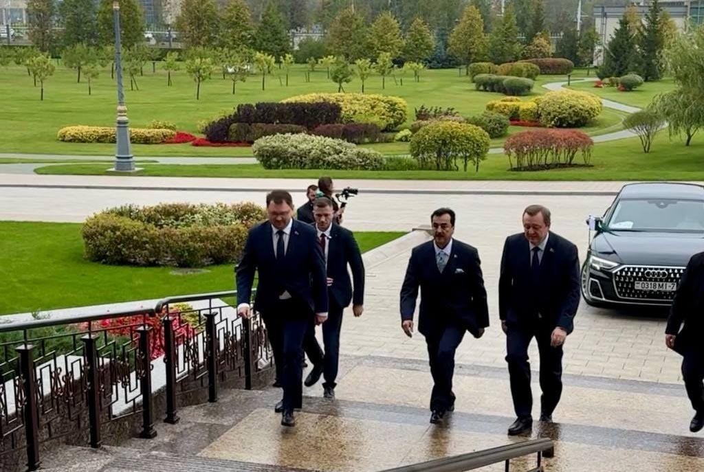 چیئرمین سینیٹ سید یوسف رضا گیلانی بیلاروس پہنچ گئے، منسک میں فتح یادگار پر حاضری دی ، پھول چڑھائے