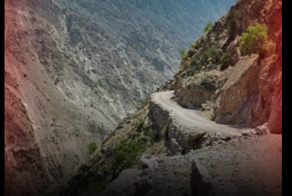 بابوسر ٹاپ پر بڑھتی سردی اور پھسلن کے باعث بابوسر روڈ رات 11 بجے سے صبح 5 بجے تک ٹریفک کے لیے بند