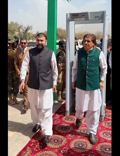 وفاقی وزیر حنیف عباسی کی وزیر اعلی بلوچستان سے ملاقات،صوبے میں پہلی میٹرو ٹرین سروس کے آغاز سمیت باہمی دلچسپی کے امور پر تبادلہ خیال