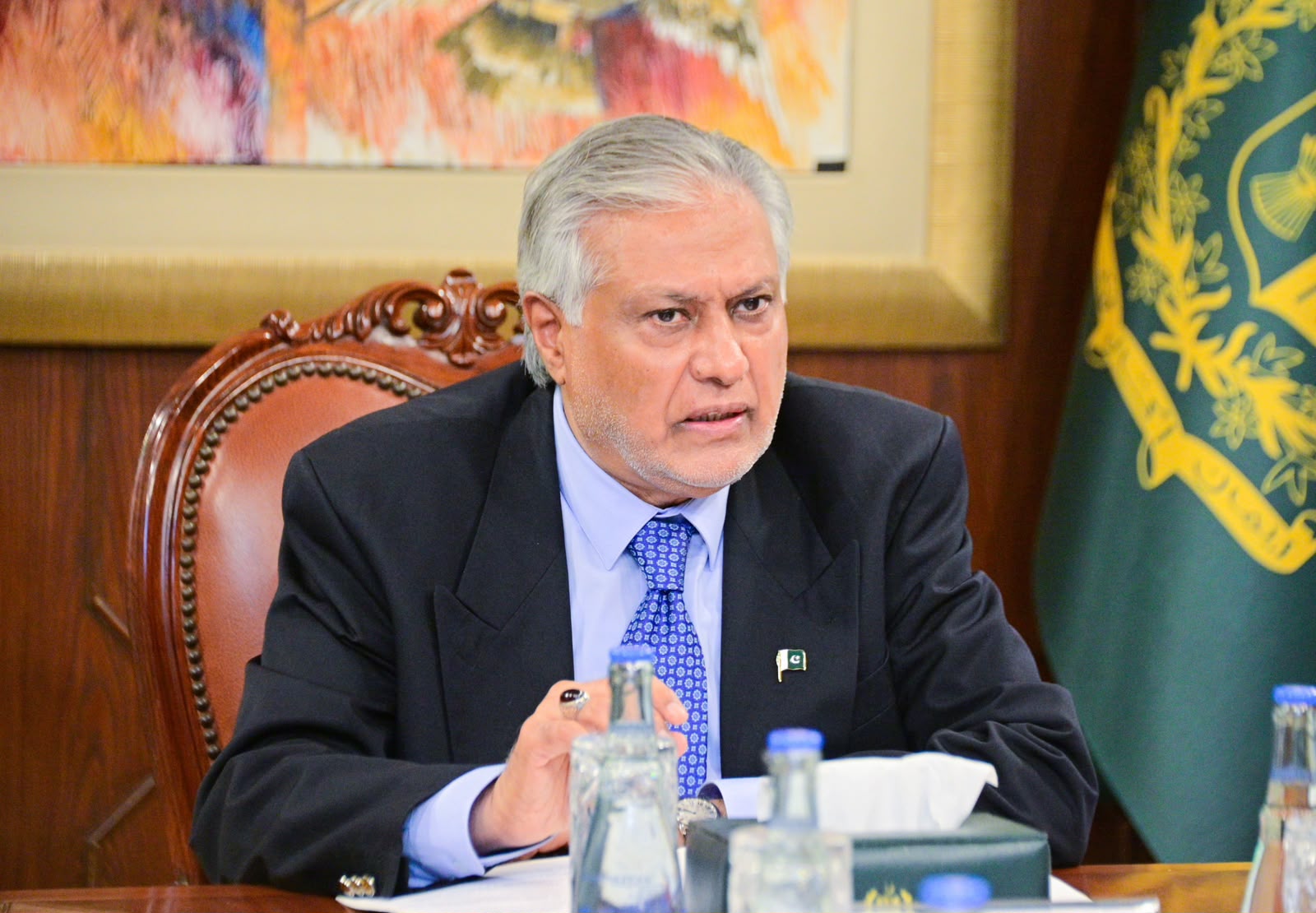 نائب وزیراعظم سینیٹر محمد اسحاق ڈار کی زیر صدارت ملک میں گندم کے ذخائر کا جائزہ لینے کے لیے اجلاس