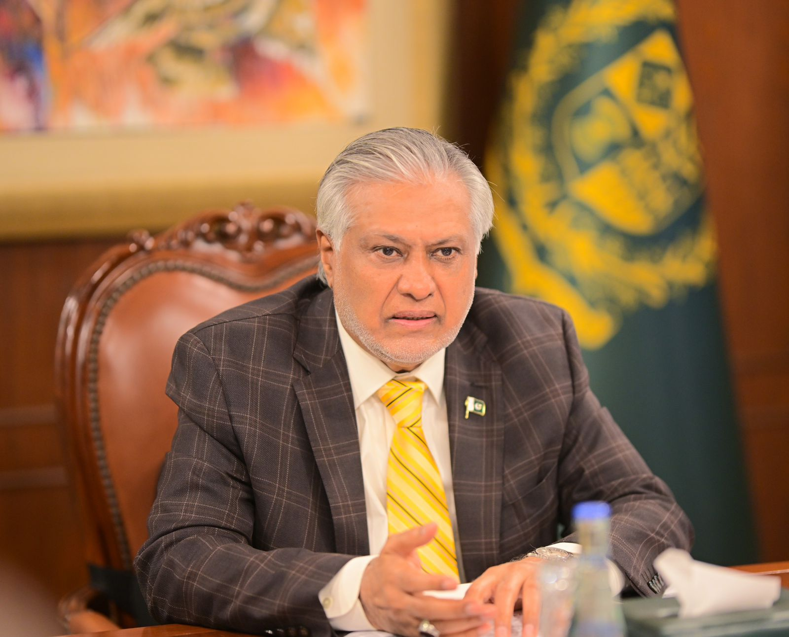 وزیر خارجہ اسحاق ڈار سے افغانستان میں پاکستان کے سفیر عبید الرحمٰن نظامانی کی ملاقات