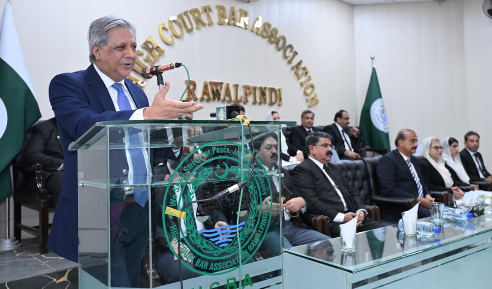 وکلا کا بنیادی مقصد