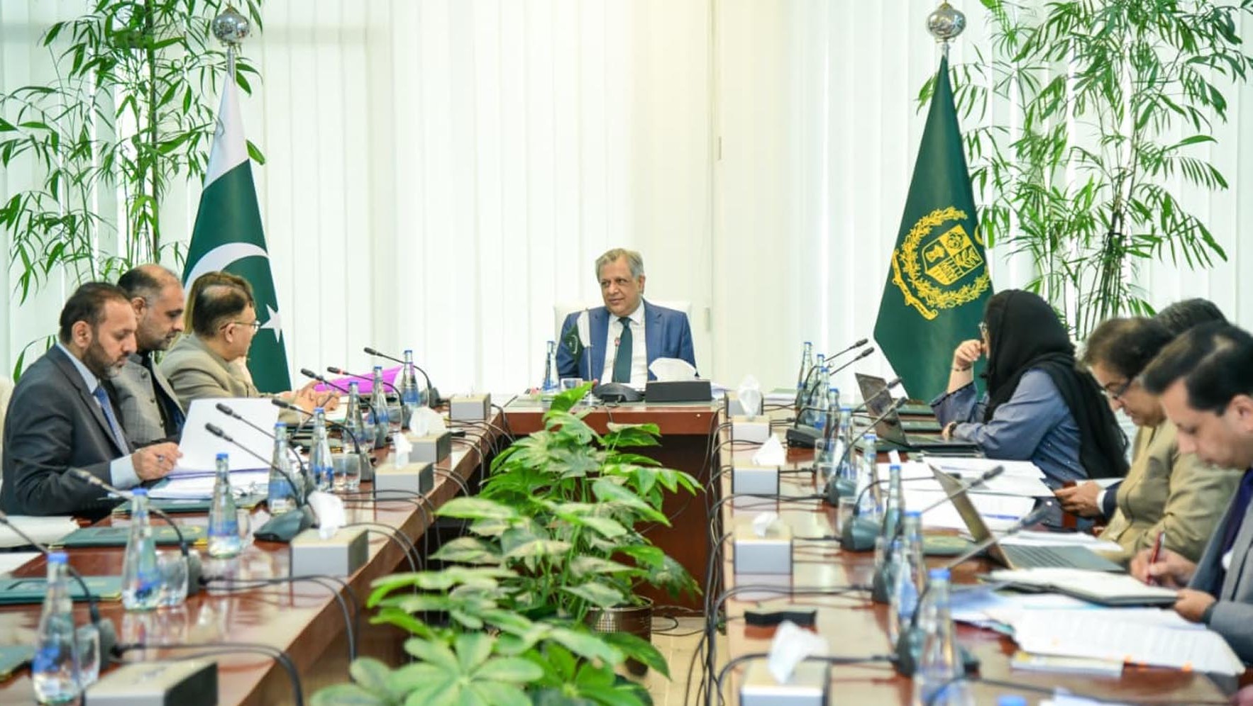 سینیٹر اعظم نذیر تارڑ کی زیر صدارت کابینہ کمیٹی برائے قانون سازی امور کا اجلاس