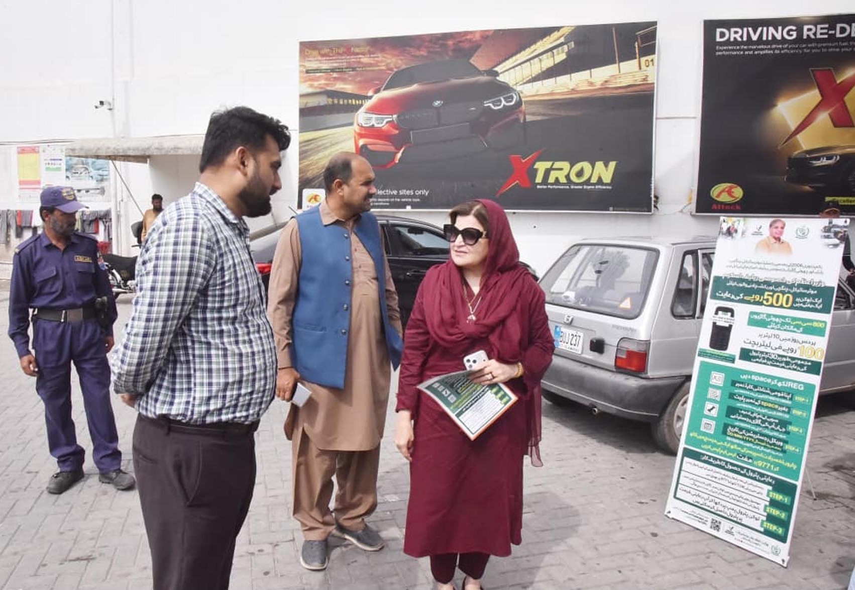 فرح ناز اکبر کا اسلام آباد کے پٹرول پمپس کا دورہ،پٹرول ریلیف سکیم کے انتظامات کا جائزہ