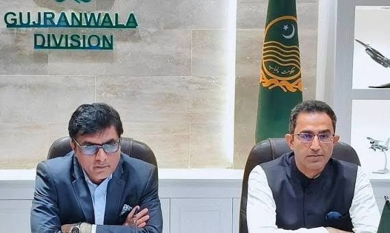 کمشنر گوجرانوالہ ڈویژن محمد علی نے ڈپٹی کمشنر گوجرانوالہ نوید احمد