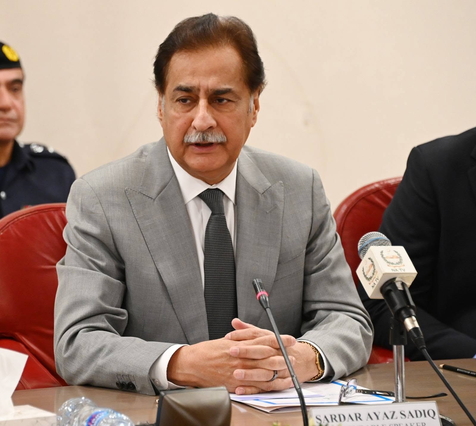 سپیکر قومی اسمبلی سردار ایاز صادق کی زیر صدارت حکومت اور اپوزیشن اراکین کے درمیان مذاکرات