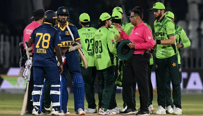 پاکستان اور سری لنکا کی ٹیموں پر پاکستان ون ڈے ٹرائی سیریز کے افتتاحی میچ میں سلو اوور ریٹ کے باعث جرمانے عائد