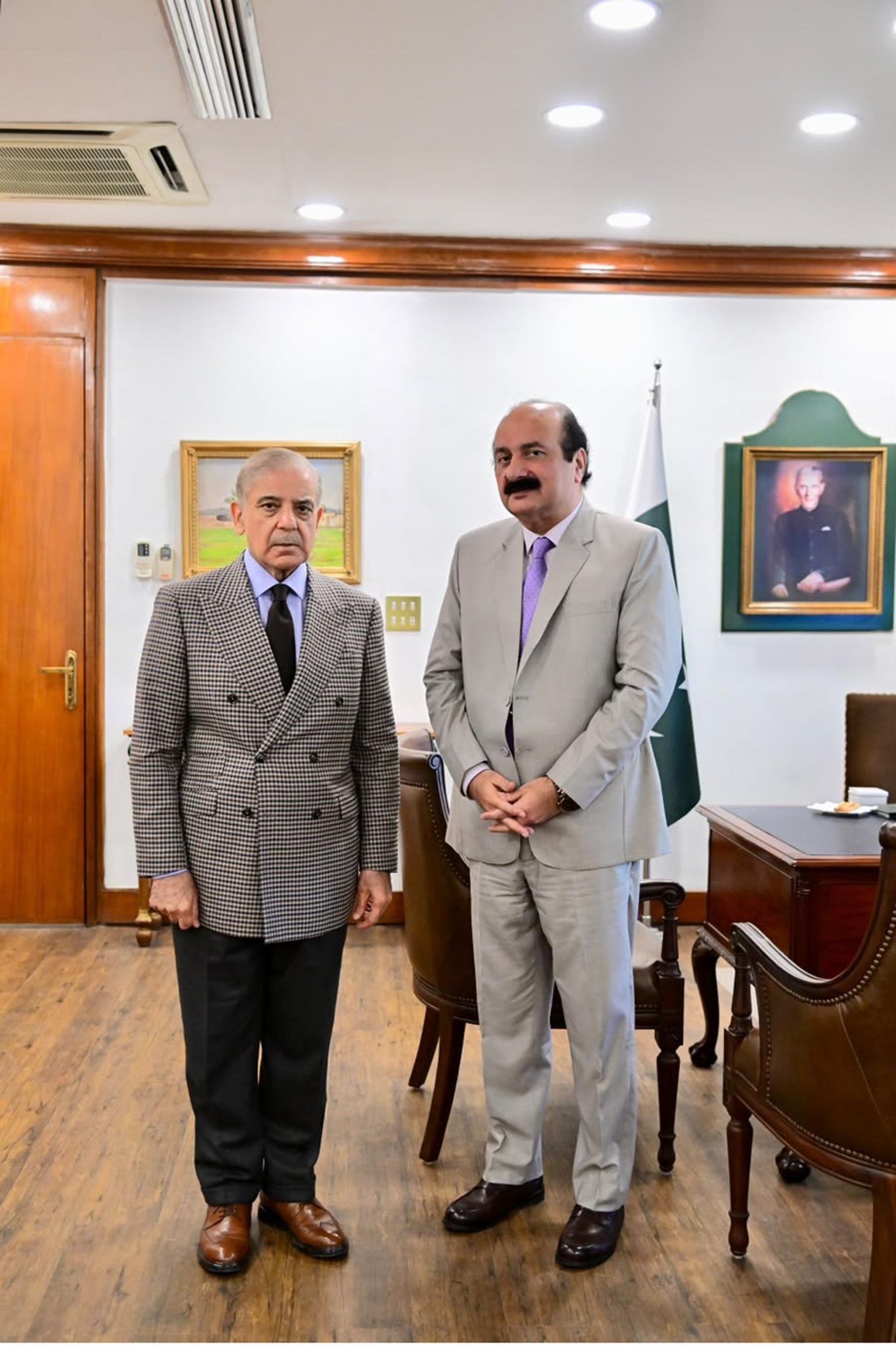 وزیراعظم محمد شہباز شریف سے رانا مشہود احمد خاں کی ملاقات، وزیراعظم یوتھ پروگرام کے جاری منصوبوں کے بارے میں بریفنگ