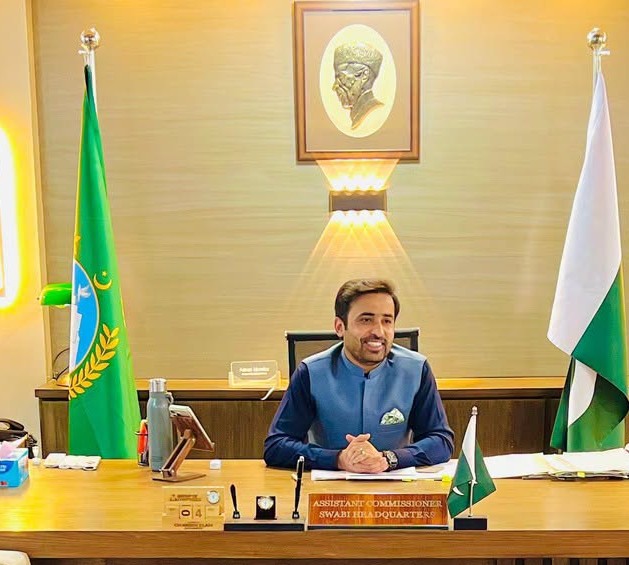 اسسٹنٹ کمشنر ہیڈکوارٹر صوابی عدنان ممتاز خٹک کی زیرِ نگرانی اسکولوں کی انسپکشن کےلیے اجلاس