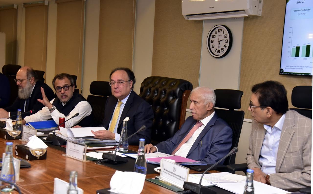 کابینہ کی اقتصادی رابطہ کمیٹی کا اجلاس، وزارت ریلوے کے لیے 10 ارب روپے سمیت مختلف وزارتوں اورڈویژنز کیلئے تکنیکی ضمنی گرانٹس کی منظوری