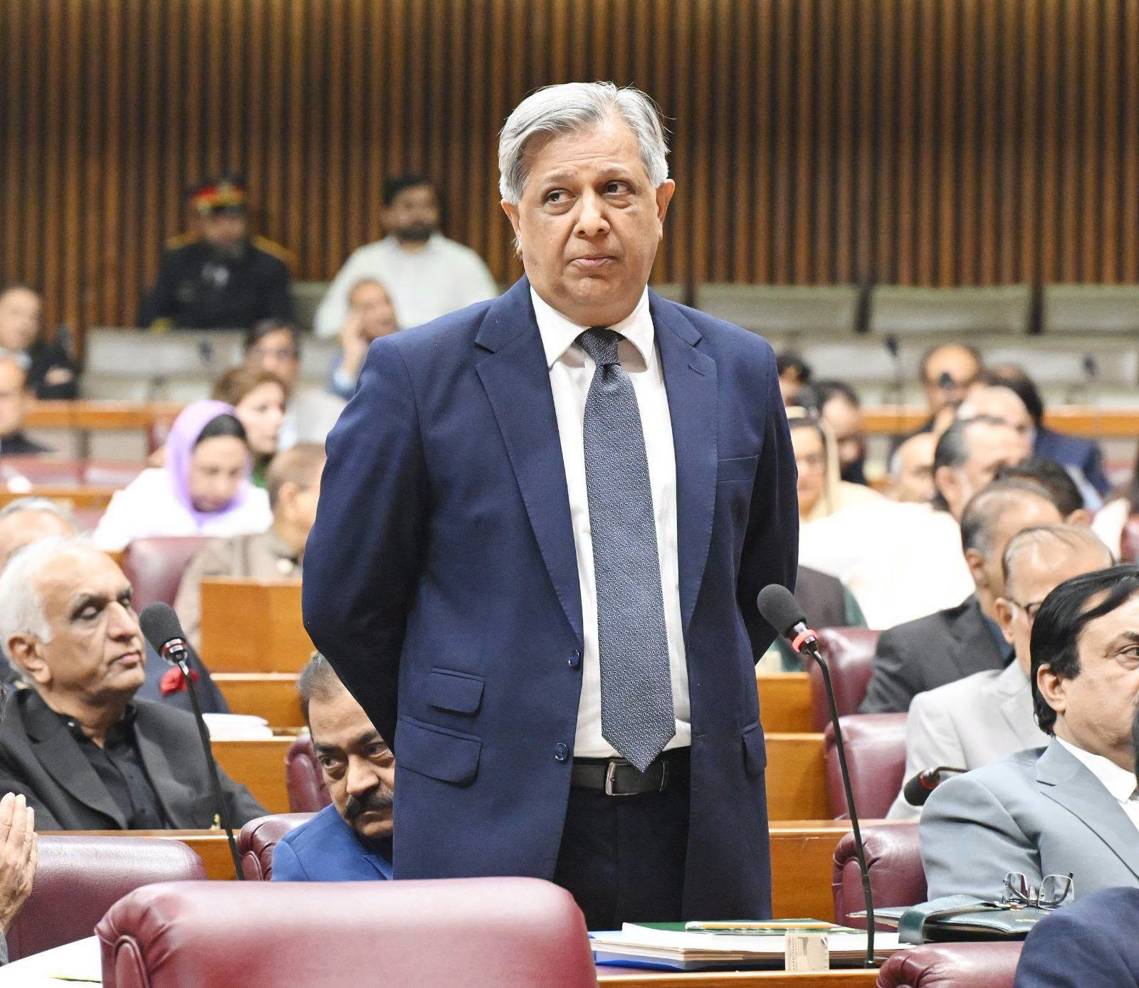 خیبرپختونخوا میں دہشت گردی ،سرحد پار سے دراندازی ،قومی سلامتی کے دیگرامور کو مد نظر رکھتے ہوئے ایمرجنسی اور گورنر راج کے نفاذ کا فیصلہ کیا ،وفاقی وزیر قانون