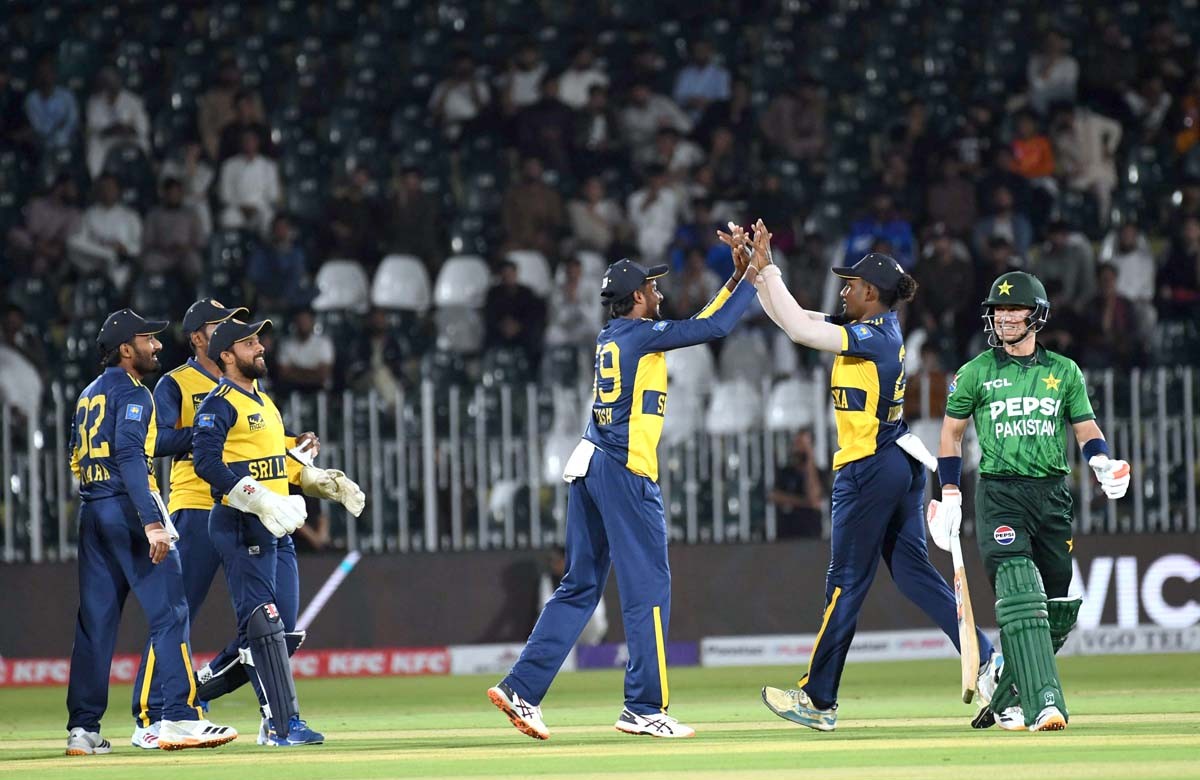 سری لنکا کا ٹاس جیت کر پہلے باؤلنگ کا فیصلہ