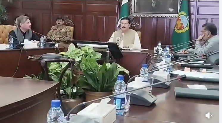 گورنر خیبرپختونخوا فیصل کریم کنڈی کی زیر صدارت پولیس کی تنخواہوں، شہداء کے ورثاء کے لئے ویلفئیر پیکیج سے متعلق اعلیٰ سطحی اجلاس