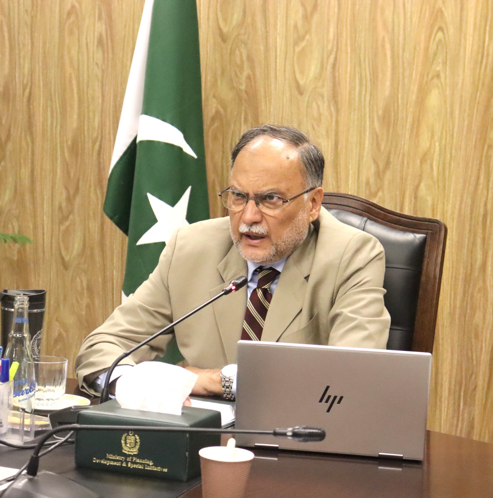 وفاقی وزیر برائے منصوبہ بندی کی زیر صدارت اجلاس، اشیائے ضروریہ کی قیمتوں میں استحکام ، عوام کو ریلیف دینے کے لیے سخت اقدامات کی ہدایت