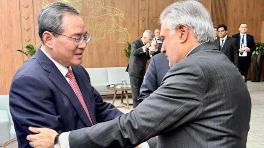 نائب وزیراعظم اسحاق ڈار کی چینی وزیراعظم لی چیانگ سے ملاقات