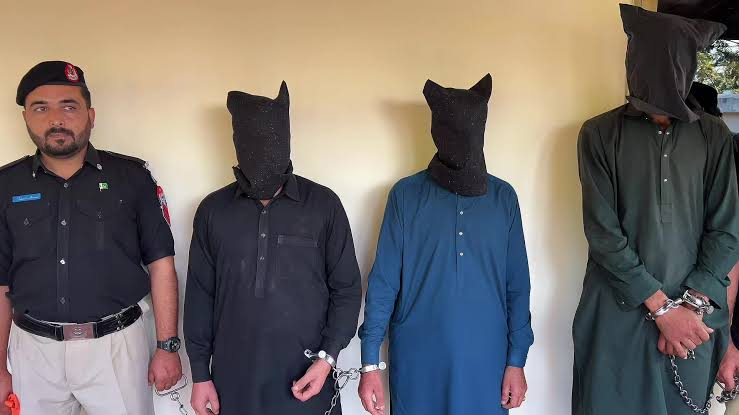 مانسہرہ، غیرت کے نام پر دوہرے قتل کا معمہ حل، دونوں مقتولین کے قاتل گرفتار، آلہ قتل برآمد