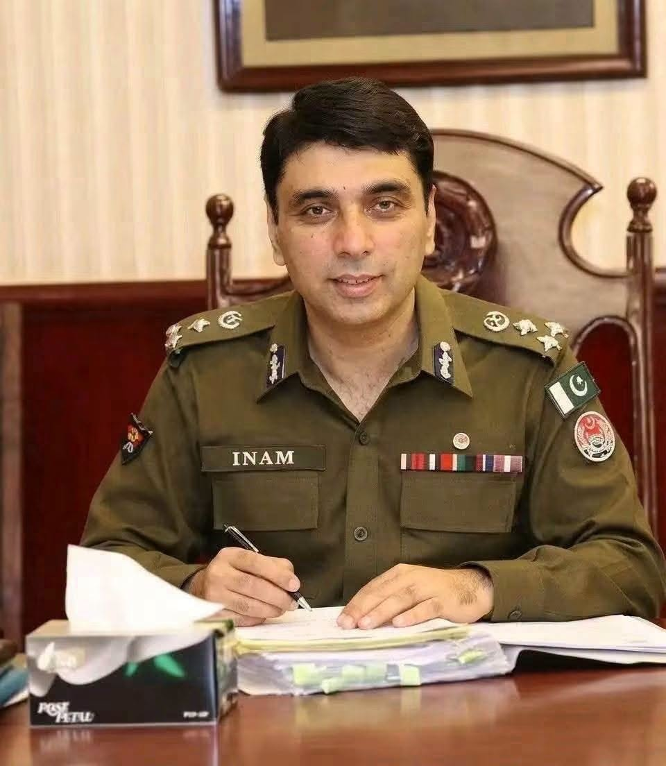نئے تعینات ہونیوالے ڈی آئی جی انعام الرحمن نے آر پی او فیصل آباد کے عہدے کا چارج سنبھال لیا