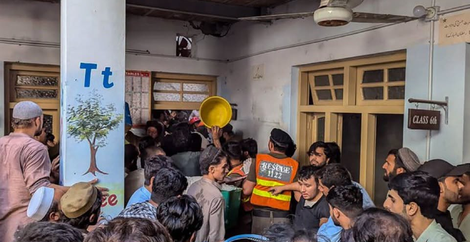 پشاور ، دیر کالونی میں نجی سکول کی چھت گرنے سےاموات بڑھ کر 29 ہو گئیں