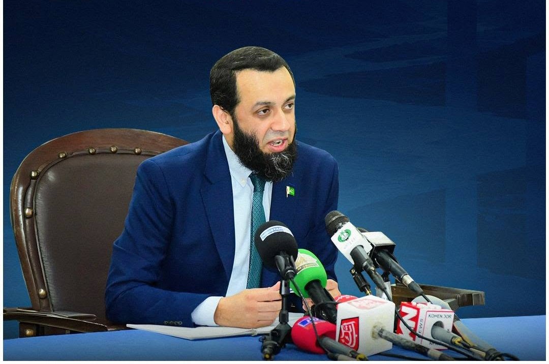 ڈی جی آئی ایس پی آر کی پریس کانفرنس کے بعد بھارتی فوج کے جعلی مقابلے پر کئی سوالات اٹھتے ہیں، محمد آصف زندہ اور خیریت سے ہیں، بھارتی فوج نے جعلی مقابلے میں کس بے گناہ شخص کو ہلاک کیا؟ عطاء اللہ تارڑ
