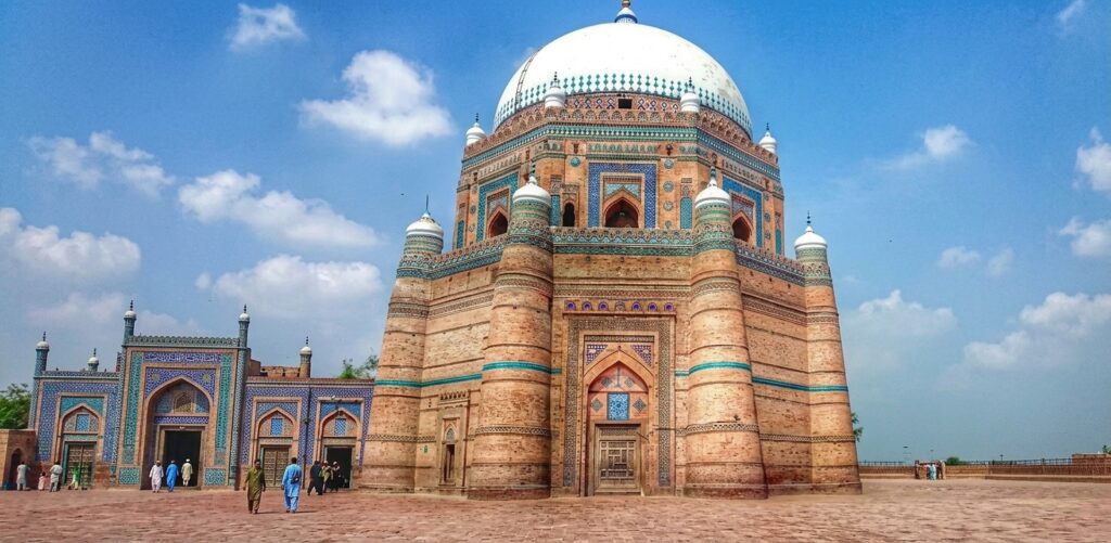 حضرت شاہ رکن عالمؒ کے 713ویں عرس کے سلسلے میں ٹریفک پلان جاری، زائرین کے لیے پارکنگ کا انتظام