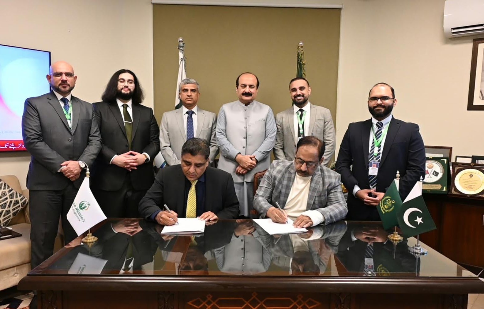 وزیراعظم یوتھ پروگرام اور فزیشنز ریونیو گروپ