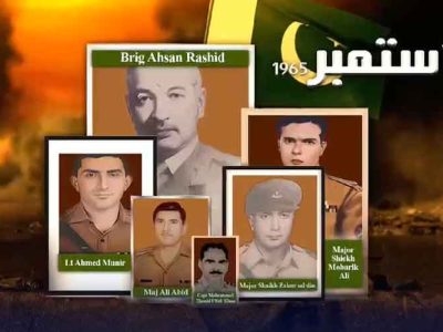جنگ ستمبر 1965 کا دسواں روز،پاکستانی افواج کا شدید جوابی حملہ ،بھارتی فوج قصور سیکٹر سے پسپا ہونے پر مجبور اسلام آباد۔10ستمبر (اے پی پی):ستمبر1965کی جنگ کے دسویں رو ز پاکستانی افواج نے شدید جوابی حملہ کرکے بھارتی فوج کو قصور سیکٹر سے پسپا ہونے پر مجبور کردیا ۔اس موقع پر جموں سے سیالکوٹ کی طرف پیش قدمی کی کوشش کرنے والی بھارتی فوج کو بھاری نقصان بھی اٹھانا پڑا۔دوارکا اور جام نگر کے نیول اور ایئر بیس کی پاک فضائیہ کے ہاتھوں تباہی پر بھارتی بحریہ نے اپنی فضائیہ کی شرمناک شکست پر سخت غصے کا اظہار کیا ۔پاکستانی فوج نے لاہور سیکٹر کے قریب چھوٹے ہتھیاروں سے فائر کرکے بھارت کے دو جنگی طیارے مار گرائے۔سیالکوٹ کے محاذ پر بھارتی فوج کے مزید 7 سینچورین ٹینک تباہ کردیئے گئے اور اس سیکٹر میں تباہ ہونے والے بھارتی ٹینکوں کی تعداد 42 ہوگئی۔مجاہدین نے دراس سیکٹر میں مرال آباد کے مقام پر بھارتی فوج کے مضبوط ٹھکانے تباہ کردیئے۔پاک بحریہ کی برتری کی وجہ سے بحیرہ عرب میں بھارتی بحریہ کی آزادنہ سرگرمیاں بند ہوگئیں۔پاکستان کے لڑاکا طیاروں نے بھارتی فوج کی مدد کو آنے والے بھارتی جیٹ کو لاہور کی فضائی حدود میں مار گرایا۔بھارتی ایئر فورس نے مشرقی پاکستان میں رنگ پور کے علاقے لال مونیزہٹ اور دیناج پور کے ٹھاکر گاوں پر بھاری بم باری کی ۔پاک فوج بھارتی فوج کو ہر محاذ پر شکست سے دوچار کر رہی تھی۔