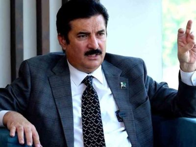 گورنر خیبرپختونخوا فیصل کریم کنڈی