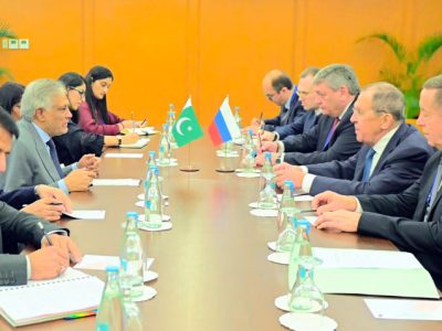 نائب وزیراعظم کی منیلا میں روسی وزیر خارجہ سے ملاقات ، کثیرالجہتی فورمز پر باہمی رابطہ کاری مضبوط بنانے کے عزم کا اعادہ