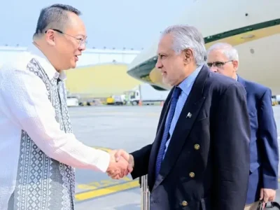 نائب وزیراعظم 33 ویں آسیان ریجنل فورم کے وزارتی اجلاس میں شرکت کے لیے منیلا پہنچ گئے