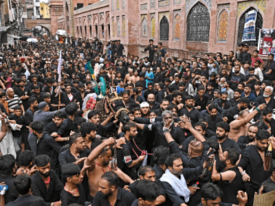 ملتان ڈویژن میں یومِ عاشور کے ماتمی جلوسوں کا پرامن آغاز، سخت سکیورٹی انتظامات نافذ