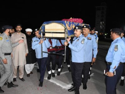 شہید کانسٹیبل عرفان ارشد کو پورے اعزاز کے ساتھ سپرد خاک کر دیا گیا