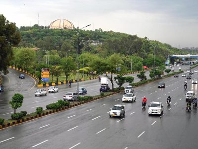 APP24-190424
ISLAMABAD: April 19 - A view of vehicle on the way at Islamabad Highway during rain that experienced the Federal Capital. APP/SMR/MAF/TZD