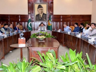 خیبرپختونخوا میں گیس لوڈشیڈنگ ناقابل قبول، عوام کو ان کا حق ملنا چاہیے، گورنر فیصل کریم کنڈی