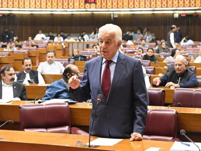 آزاد کشمیر سے پاکستان کے خلاف اٹھنے والی بیرونی اور منفی ایجنڈے سے متاثر آوازوں کا سختی سے جواب دیا جانا چاہئے، وزیر دفاع خواجہ آصف کا دوٹوک مؤقف
