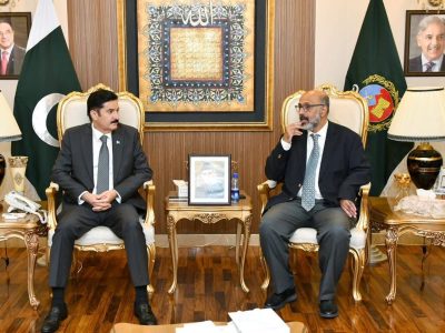 گورنر خیبرپختونخوا فیصل کریم کنڈی کا مایہ ناز پروفیسر اور نامور سکالر پروفیسر حسن عباس کے اعزاز میں عشائیہ
