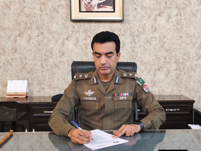 ڈی پی او سرگودہا کی تھانہ پھلروان میں سنگین نوعیت کے مقدمات کے مدعیان سے ملاقات،افسران کو تفتیش جلد مکمل کرنے کی ہدایت