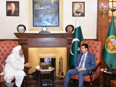 گورنر خیبر پختونخوا فیصل کریم کنڈی سےمعروف عالم دین مفتی عبدالرحیم چانسلر الغزالی یونیورسٹی و مہتمم جامعۃ الرشید کراچی نے پشاور میں ملاقات کی۔