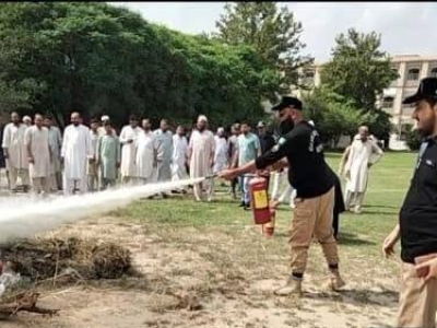 خوشحال خان خٹک یونیورسٹی کرک میں فائر فائٹنگ کا عملی مظاہرہ