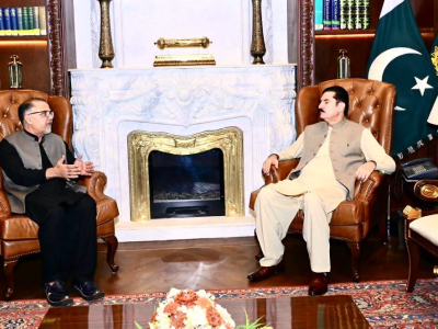گورنر خیبرپختونخوا سے ڈپٹی کنٹرولر پروگرامز ریڈیو پاکستان پشاور عبدالمجید بلوچ کی ملاقات