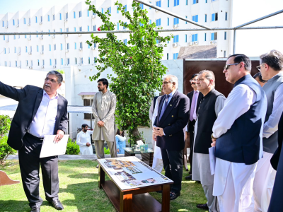 نائب وزیراعظم و وزیر خارجہ محمد اسحاق ڈارنے دفتر خارجہ کی مسجد کی توسیع اور تزئین و آرائش کا سنگ بنیاد رکھ دیا