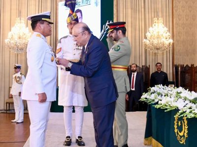 صدر آصف علی زرداری نے انڈونیشیا کی بحریہ کے سربراہ کو نشان امتیاز (ملٹری) عطا کیا