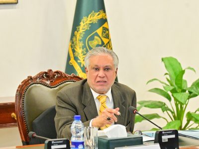 نائب وزیراعظم / وزیر خارجہ سینیٹر اسحاق ڈار (کل) ہونے والے علاقائی وزرائے خارجہ کے اجلاس میں شرکت کے لیے قاہرہ پہنچ گئے