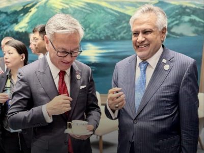 نائب وزیراعظم اسحاق ڈار کی شنگھائی میں لاؤ س کے وزیر خارجہ سے ملاقات