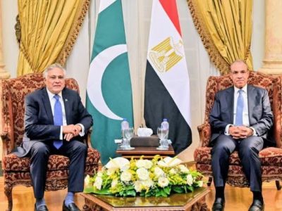 نائب وزیراعظم و وزیر خارجہ اسحاق ڈار کی مصر کے وزیر خارجہ سے ملاقات، سیاسی، اقتصادی اور کثیرالجہتی شعبوں میں تعاون کو مزید مضبوط بنانے کے عزم کا اعادہ