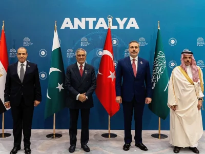 آر فور گروپ