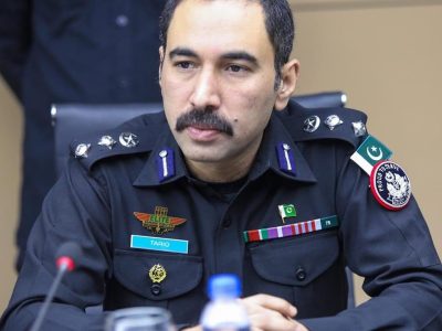 SSP West Tariq Elahi Mastoi meets Shaheen Force personnel