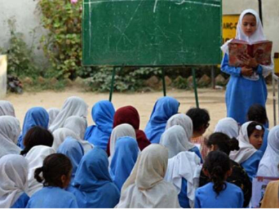 ملک بھر میں لڑکیوں کے لیے تعلیمی مواقع میں مسلسل بہتری، اسکول حاضری 57 فیصد تک پہنچ گئی